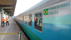 Trem de passageiros