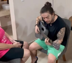 Whindersson Nunes visita fã com câncer