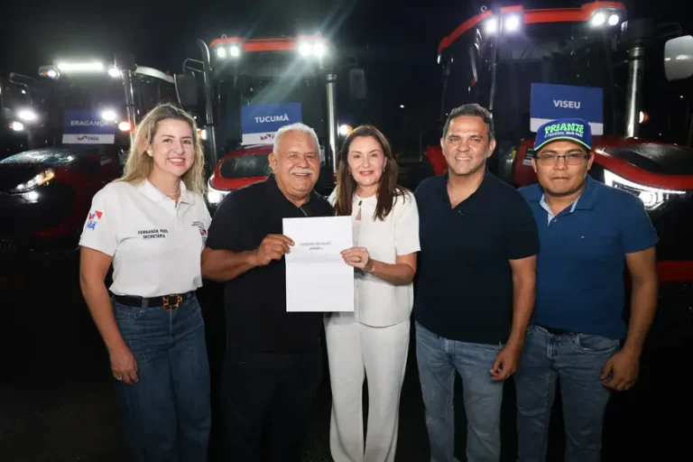 Governo do Pará entrega máquinas agrícolas