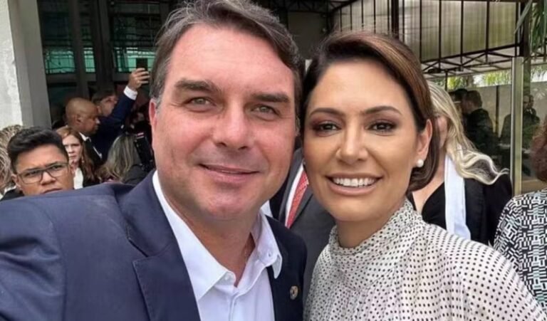 Flávio Bolsonaro e Michelle Bolsonaro