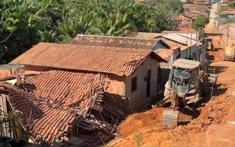 caminhão destrói casa em Marabá